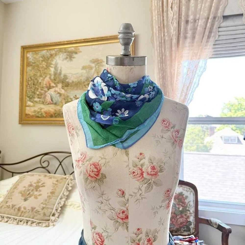 N/A #mod scarf romantic